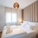 Penthouse With Roof Terrace And Hot Tub * Zadar