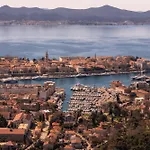 Penthouse With Roof Terrace And Hot Tub Zadar