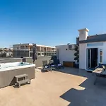 Penthouse With Roof Terrace And Hot Tub * Zadar