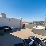 Penthouse With Roof Terrace And Hot Tub *