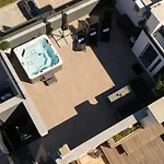 Penthouse With Roof Terrace And Hot Tub Appartement *