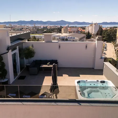 Lejlighed Penthouse With Roof Terrace And Hot Tub Zadar