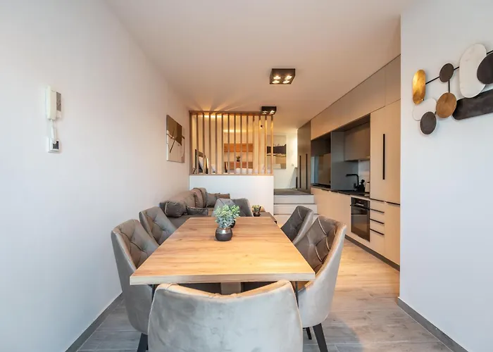 Апартаменты Penthouse With Roof Terrace And Hot Tub *