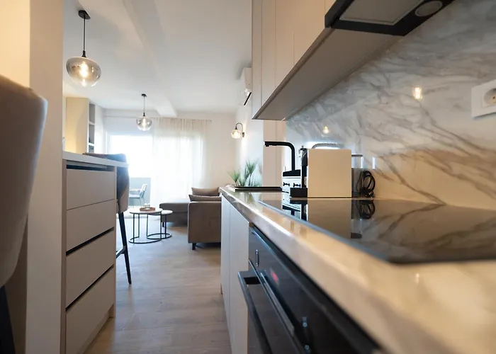 Penthouse With Roof Terrace And Hot Tub Апартаменты *