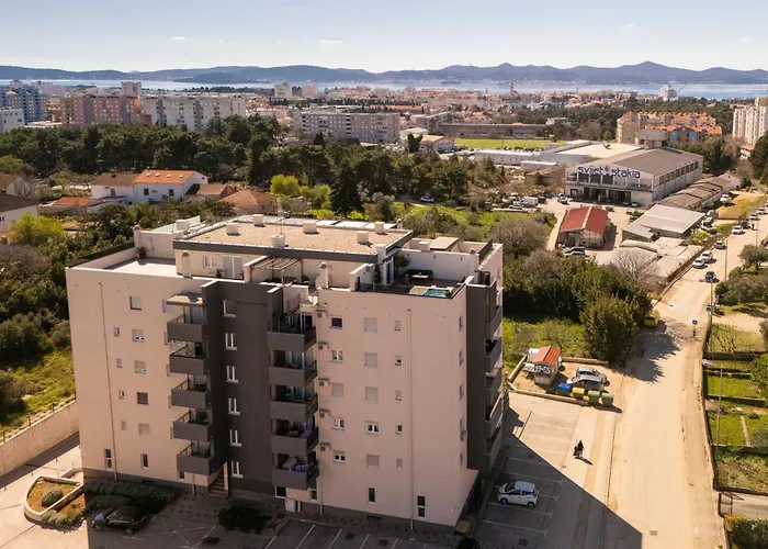 Penthouse With Roof Terrace And Hot Tub * Zadar