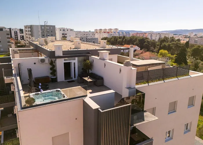 Apartman Penthouse With Roof Terrace And Hot Tub