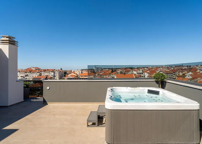 Apartman Penthouse With Roof Terrace And Hot Tub