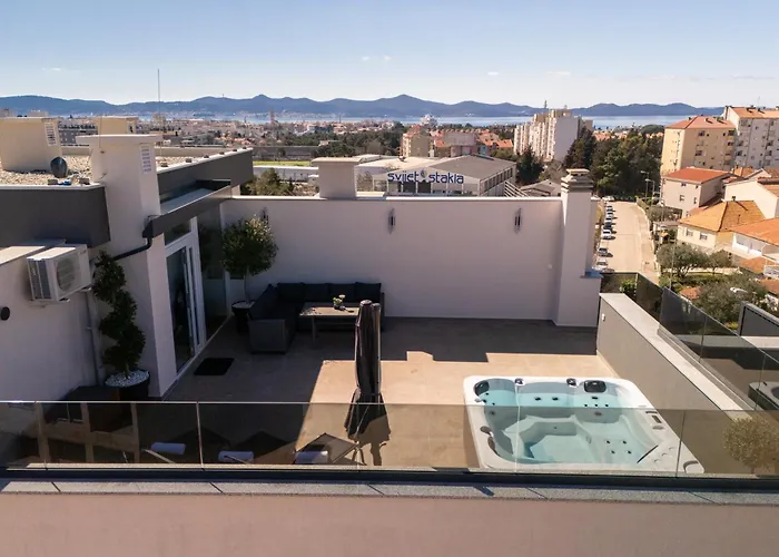 Apartman Penthouse With Roof Terrace And Hot Tub Zadar