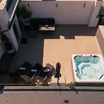 Penthouse With Roof Terrace And Hot Tub Zara
