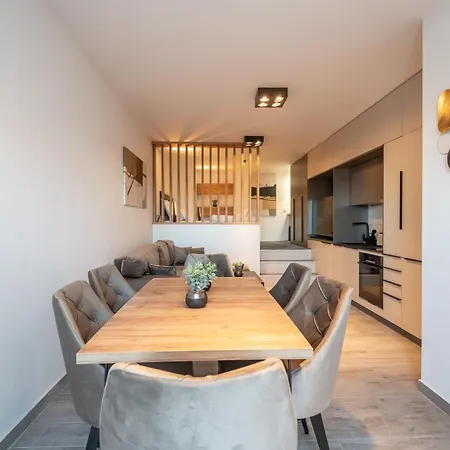 Apartment Penthouse With Roof Terrace And Hot Tub *