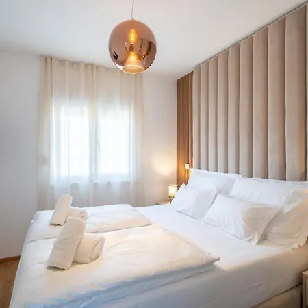 Penthouse With Roof Terrace And Hot Tub * Zadar