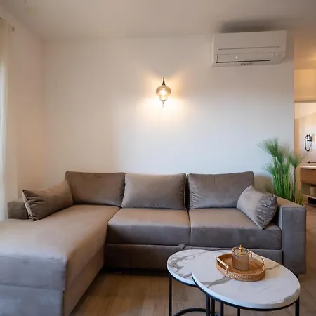 Penthouse With Roof Terrace And Hot Tub Apartman Zadar