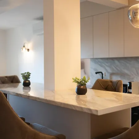 Penthouse With Roof Terrace And Hot Tub *