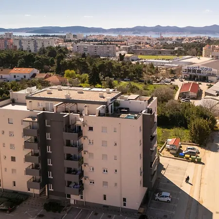 Penthouse With Roof Terrace And Hot Tub * Zadar
