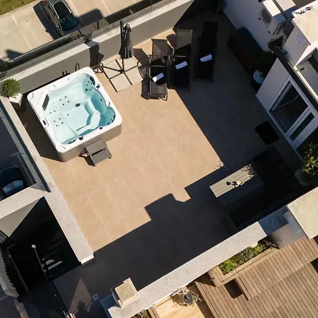 Penthouse With Roof Terrace And Hot Tub Apartman *
