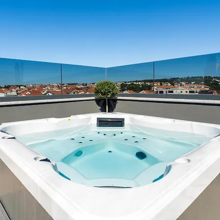 Daire Penthouse With Roof Terrace And Hot Tub *