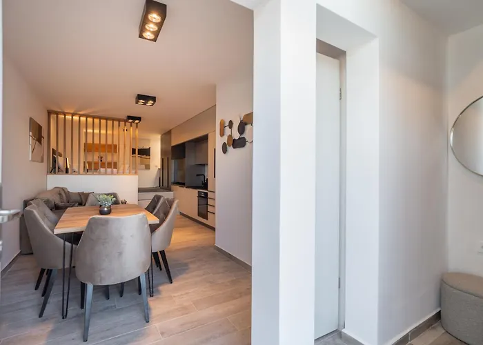 شقة Penthouse With Roof Terrace And Hot Tub زادار