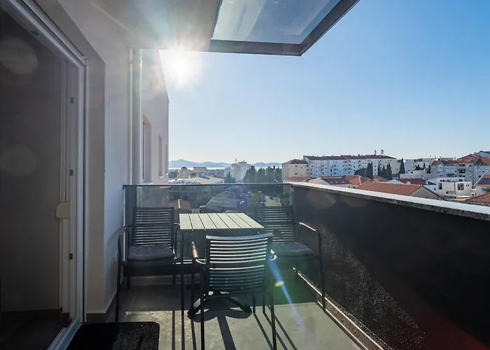شقة Penthouse With Roof Terrace And Hot Tub