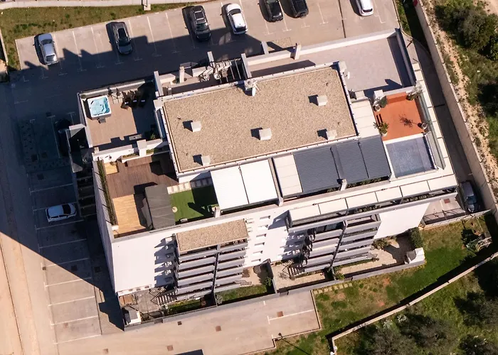 شقة Penthouse With Roof Terrace And Hot Tub زادار