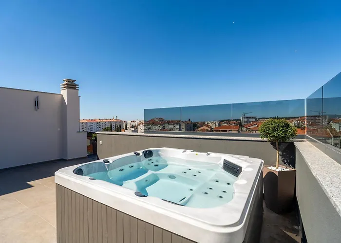 Penthouse With Roof Terrace And Hot Tub شقة *
